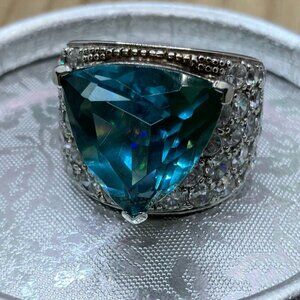 Real Collectibles by Adrienne 925 Faux Blue Topaz Crystals Ring Size 5.25